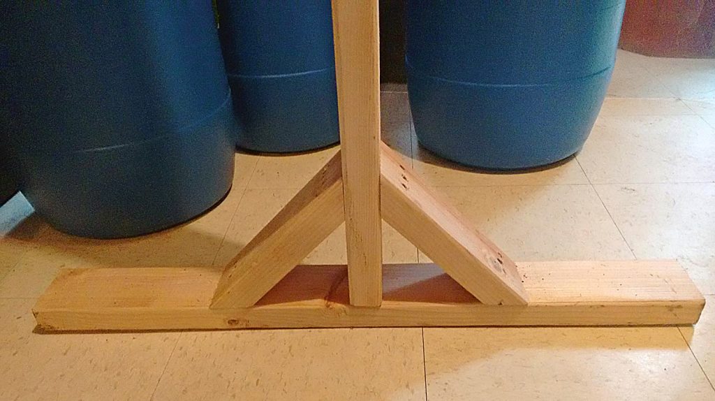 bottom brace detail of microgreen growing station